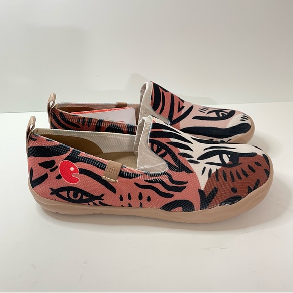 Size 9 NWT UIN Slip On Shoes Comfortable Loafers Leopard's eyes brown knitted - Picture 3 of 9